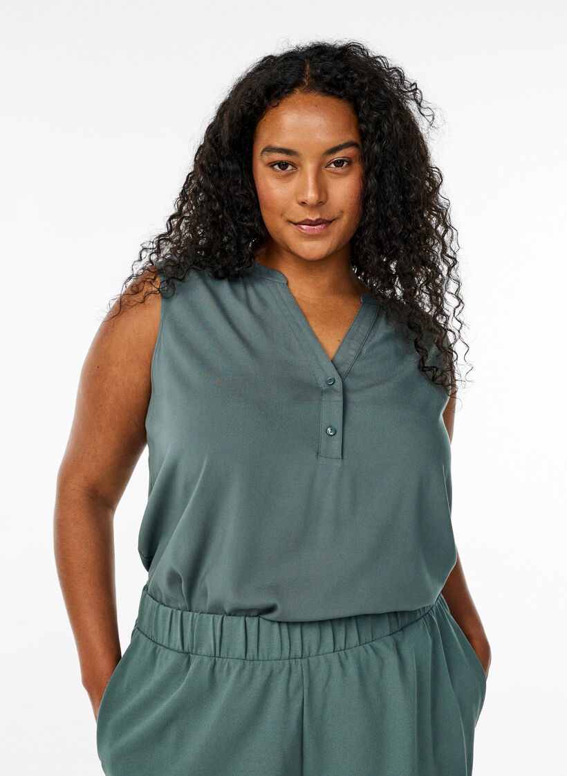 FLASH - Ermeløs bluse i viskose, Grønn, Model image number 0