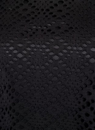 Zizzi Knelang kjole med hullmønster og korte ermer, Svart, Packshot image number 2