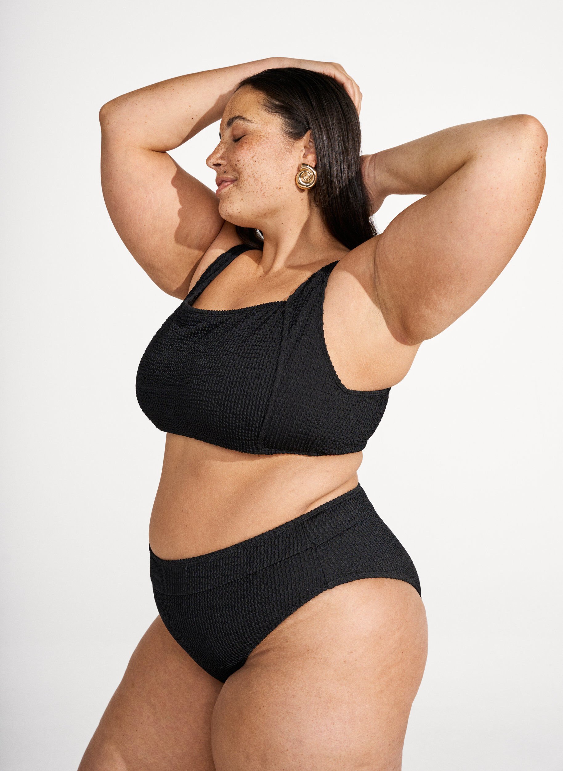 Zizzi Crepe bikinitopp med justerbare stropper, Svart, Image image number 0