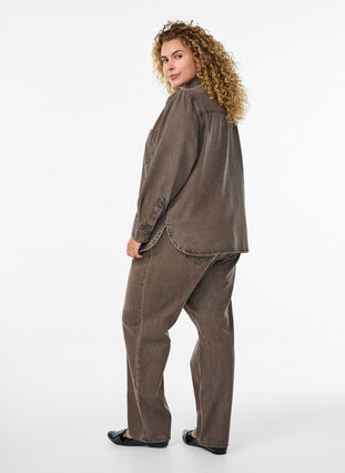 Zizzi Jeans med straight fit i farget denim, Brown Denim, Model image number 1