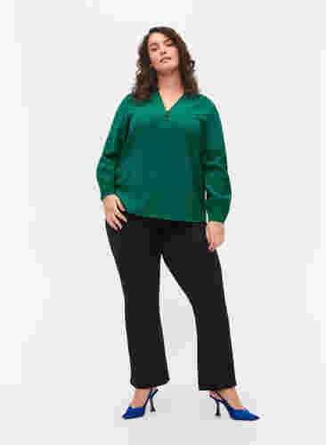 Langermet bluse i viskosemiks, Evergreen, Model image number 2