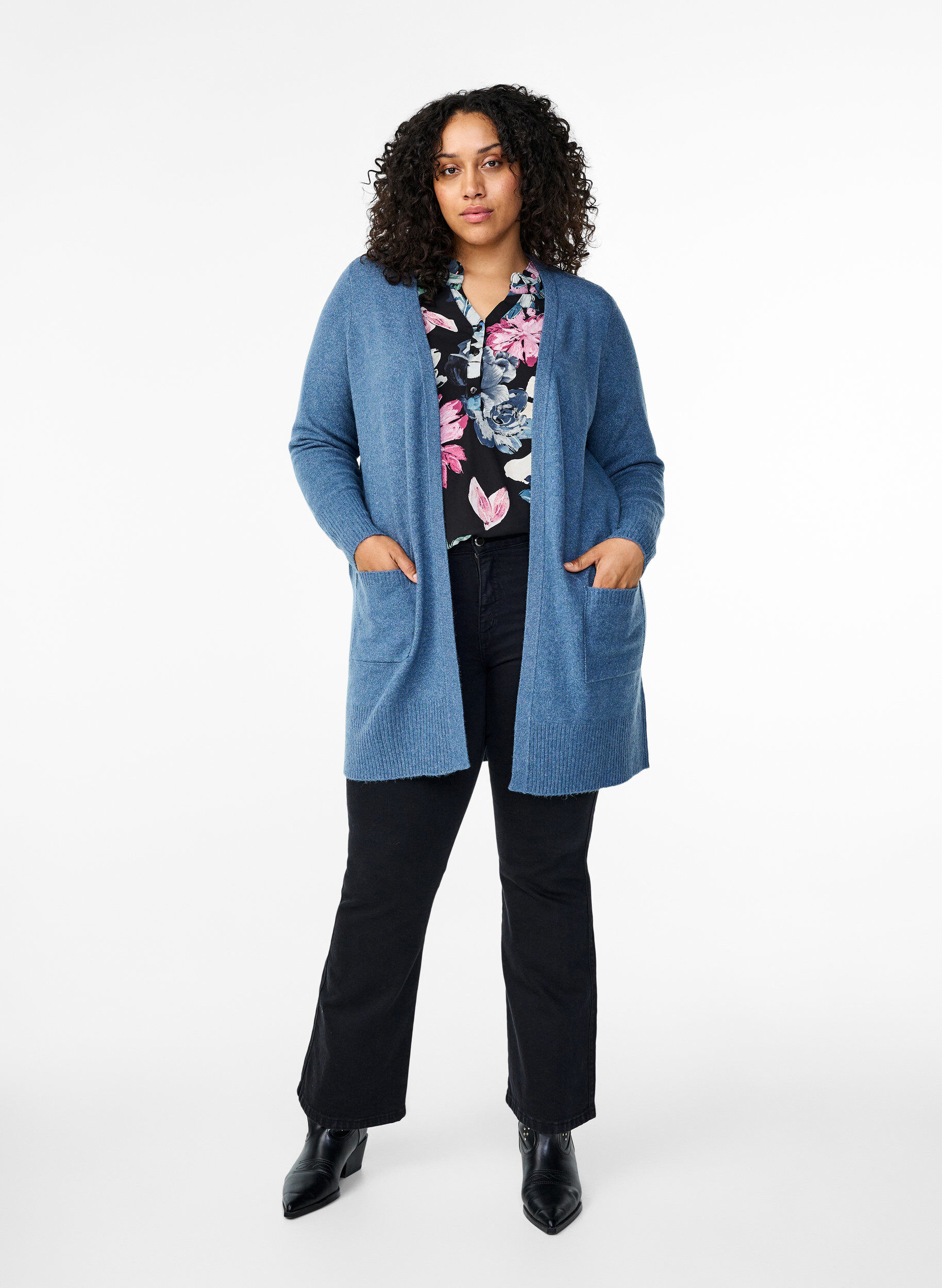 ZizziRibbestrikket cardigan med lommer, Bl&aring;, Model image number 1