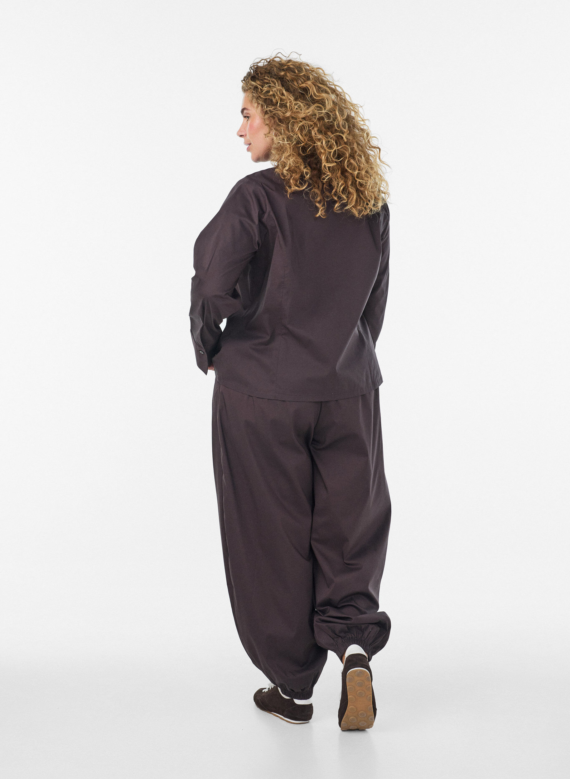 ZizziBallongbukser med lommer og elastisk midje, Brun, Model image number 1