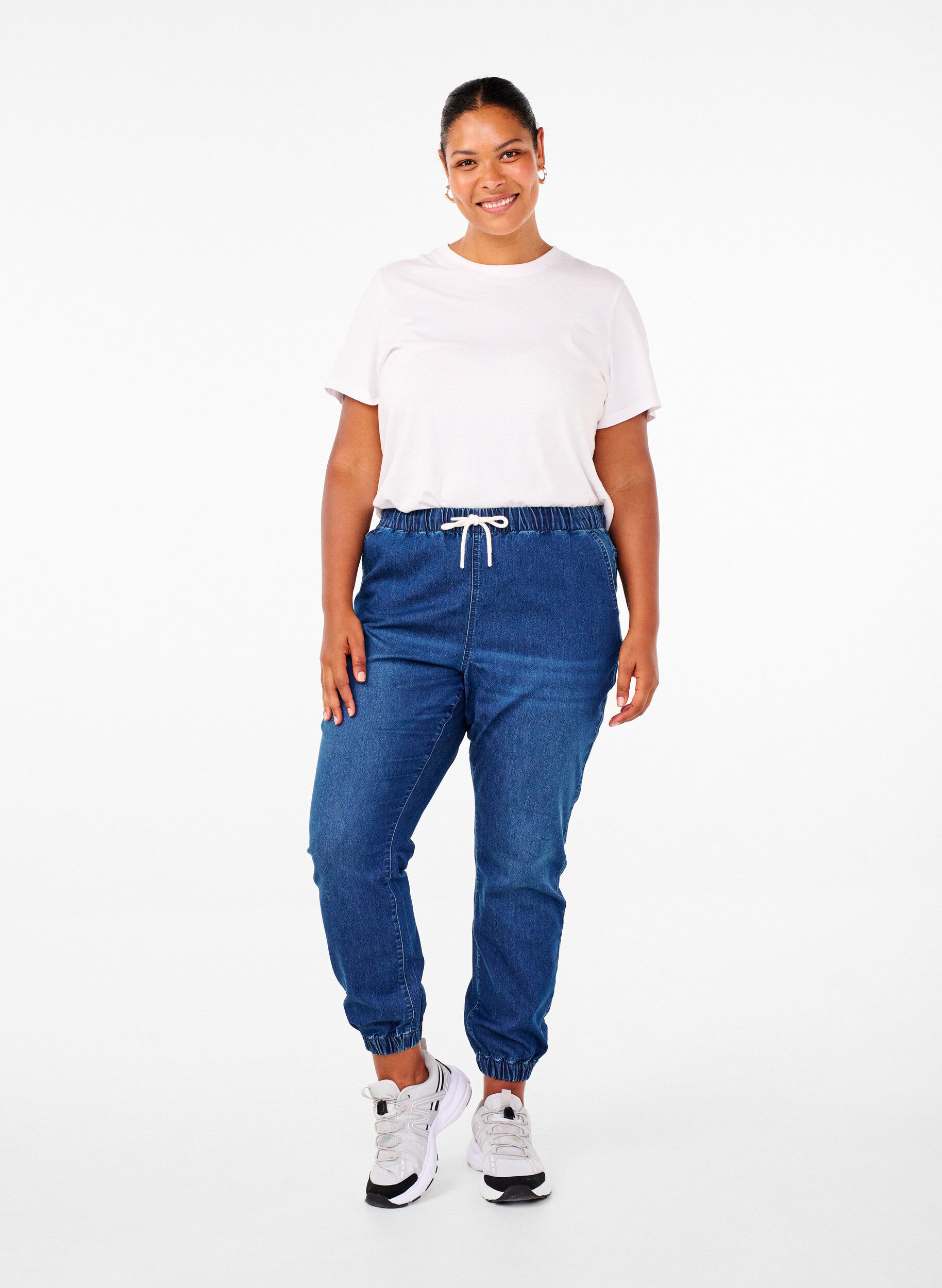 Joggebukse i denim med lommer, Bl&aring;, Model