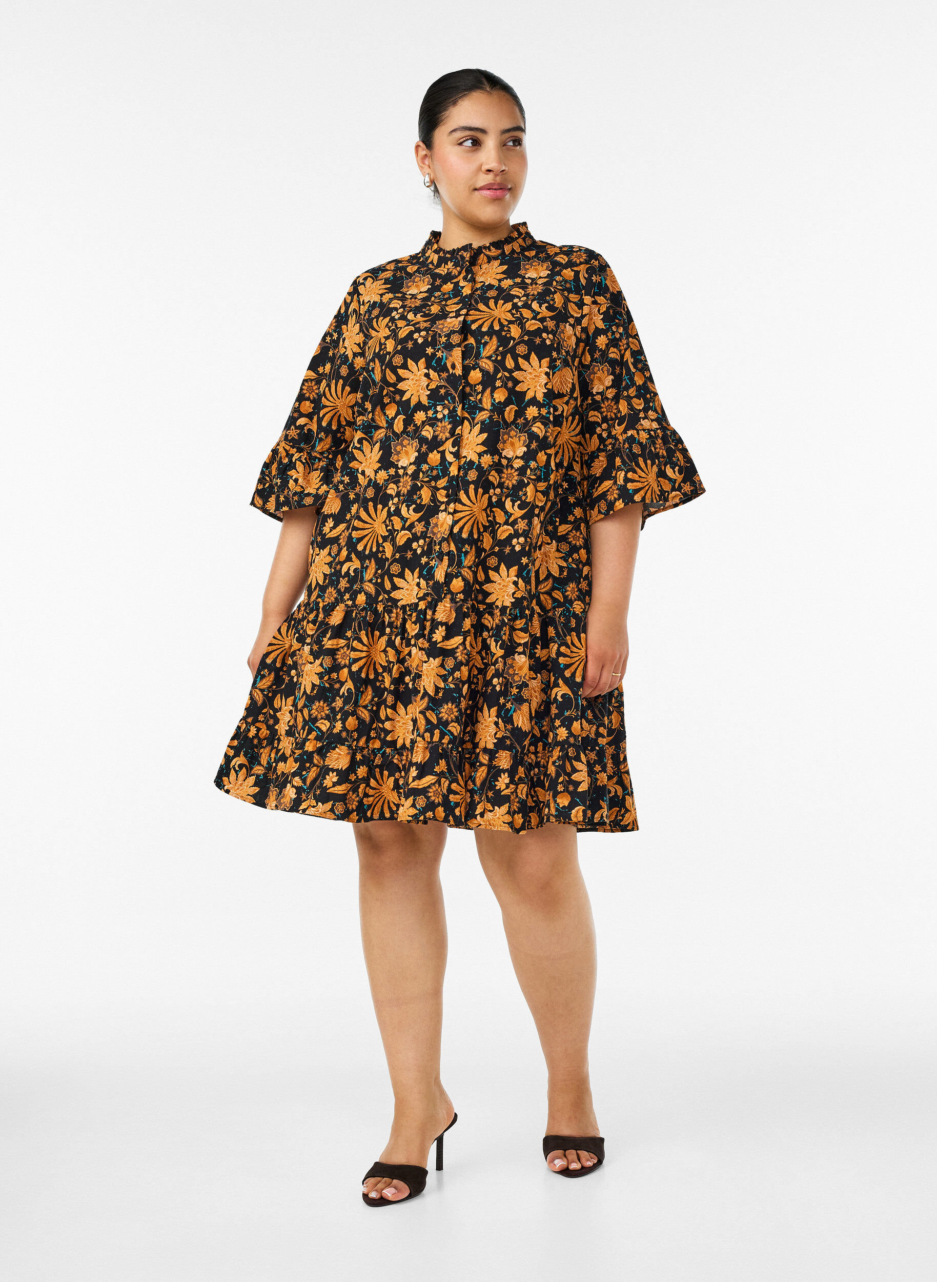 ZizziBlomstrete bomullskjole med volangdetaljer og en loose A-linjeform, Orange, Model image number 1