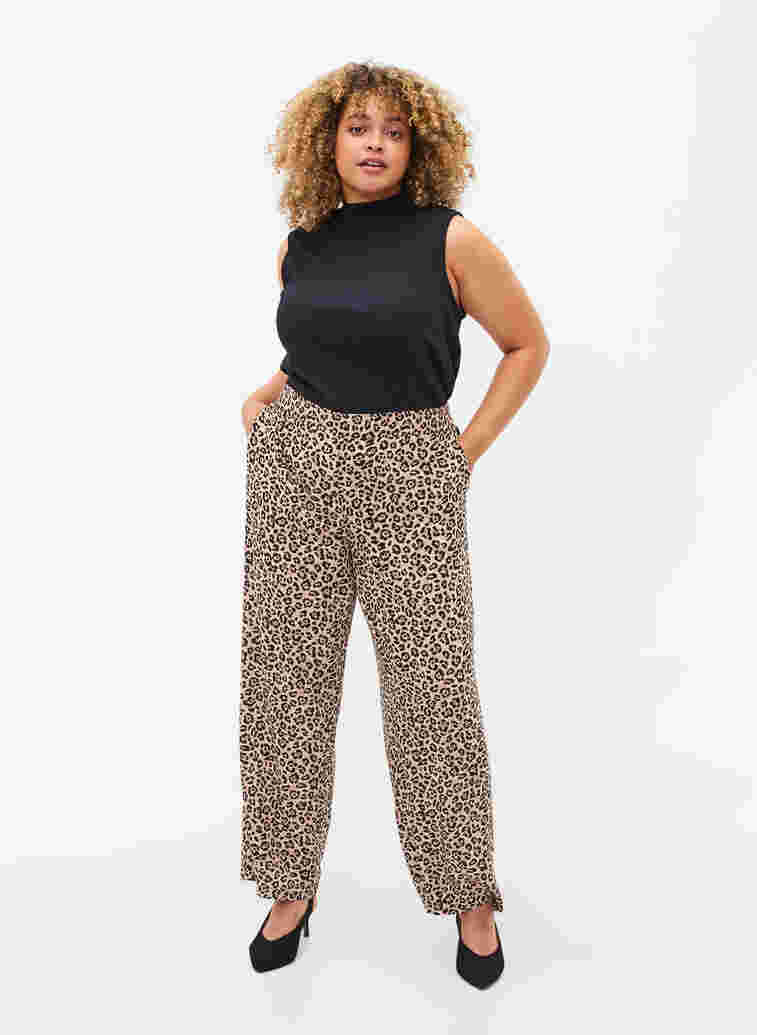 Viskosebukse med leopardmønster, Leo AOP, Model