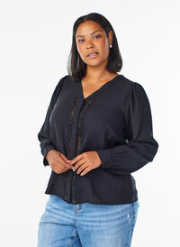 Bluse med V-hals og broderte bånd, Svart Bluse med V-hals og broderte bånd, Svart, Model