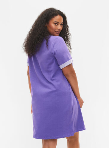 Kjole med korte ermer og splitt, Ultra Violet, Model image number 1