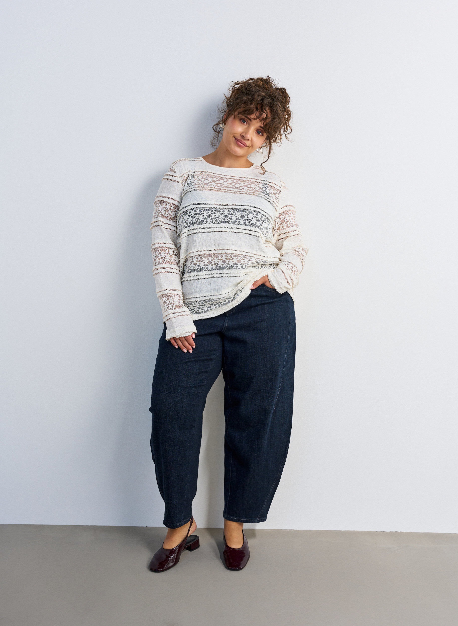 ZizziBluse med blonder og lange ermer, Vanilje, Model image number 1