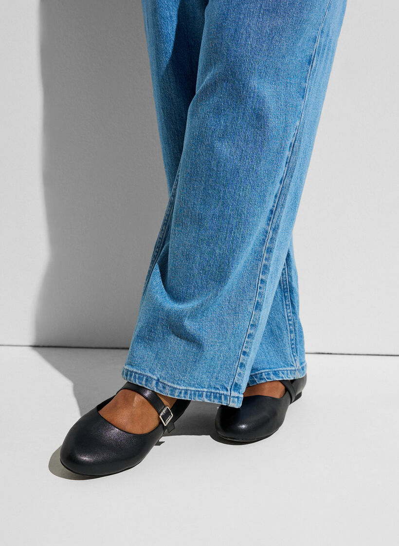 Ballerina i imitert skinn med stropp, Svart, Model image number 0