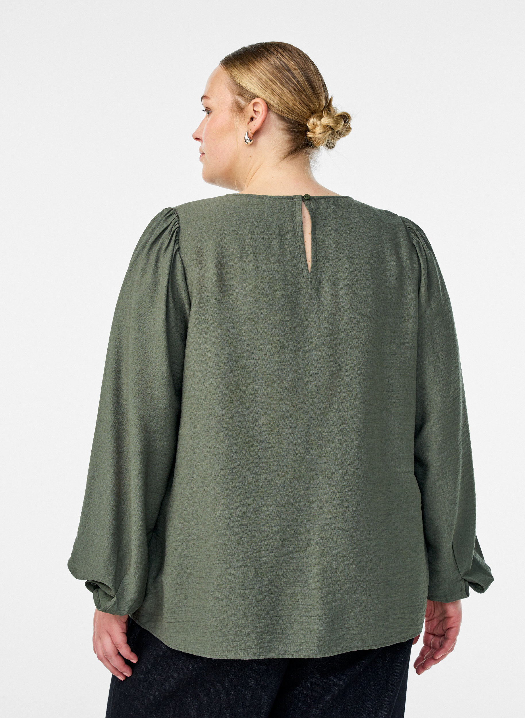 Zizzi Langermet bluse i viskose, Gr&oslash;nn, Model image number 2