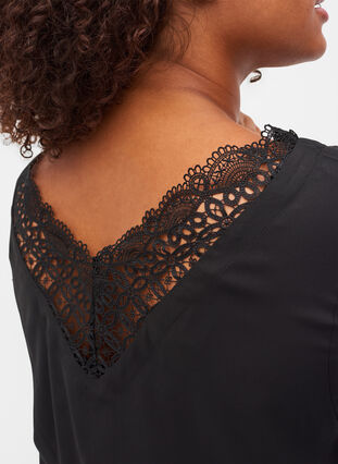 Bluse med 3/4-ermer og blonderygg, Black, Model image number 2