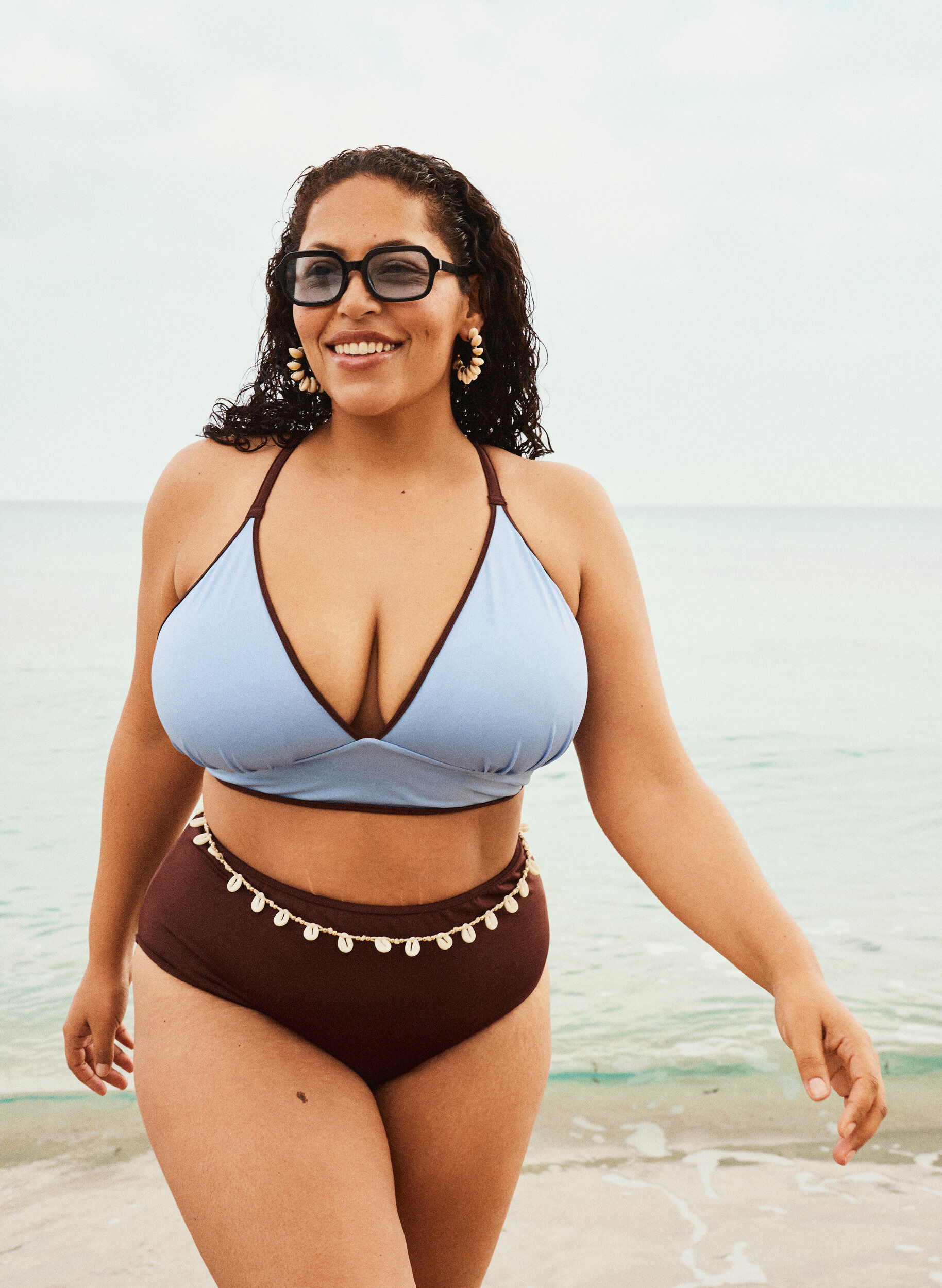 Zizzi Vendbar bikinioverdel med V-hals og kryssende stropper p&aring; ryggen, Brun, Image image number 0