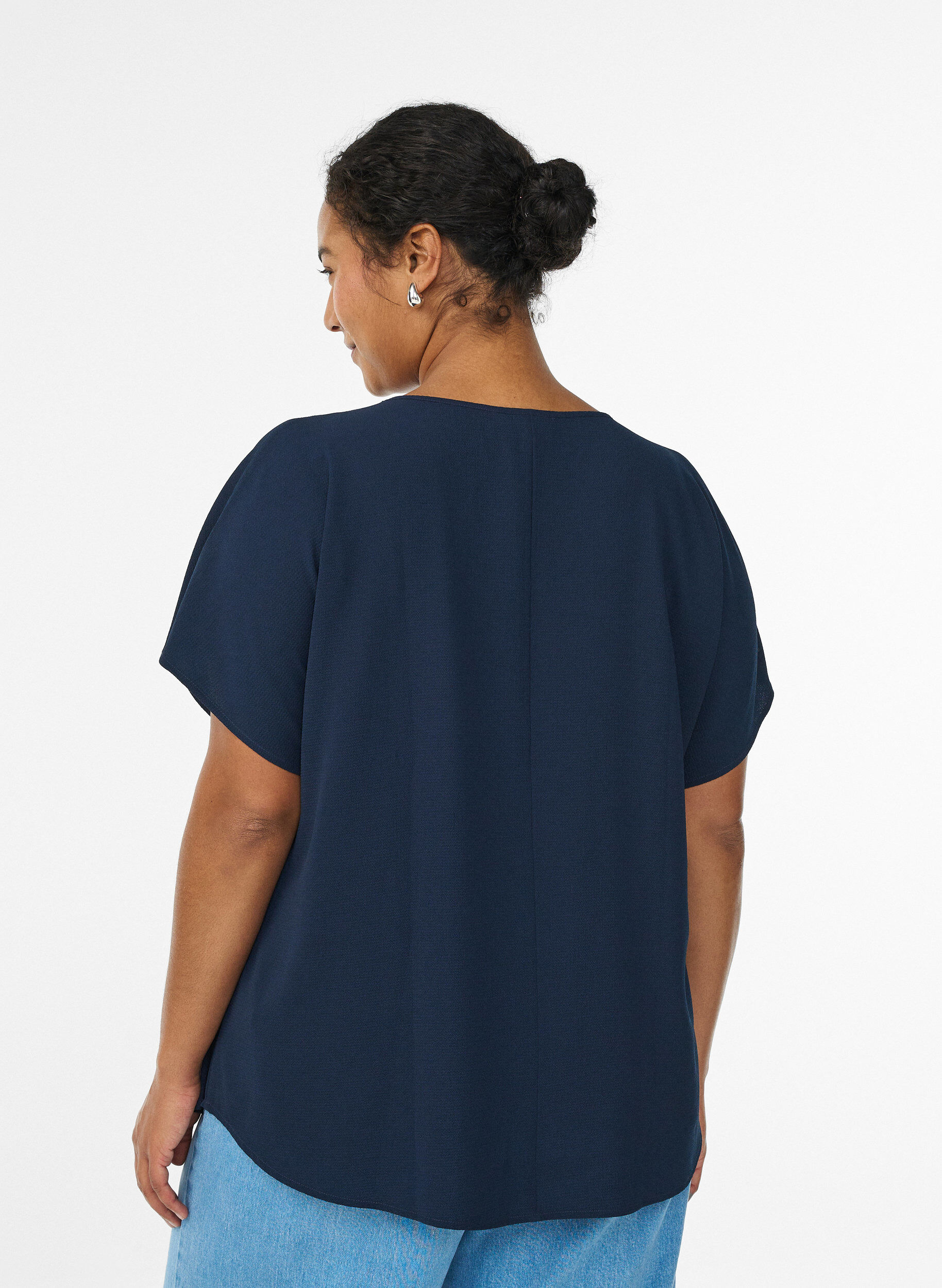 Zizzi Kortermet bluse med rund hals, Bl&aring;, Model image number 2
