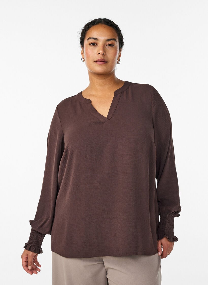 Bluse med smockmansjetter og V-hals, Brun, Model image number 0