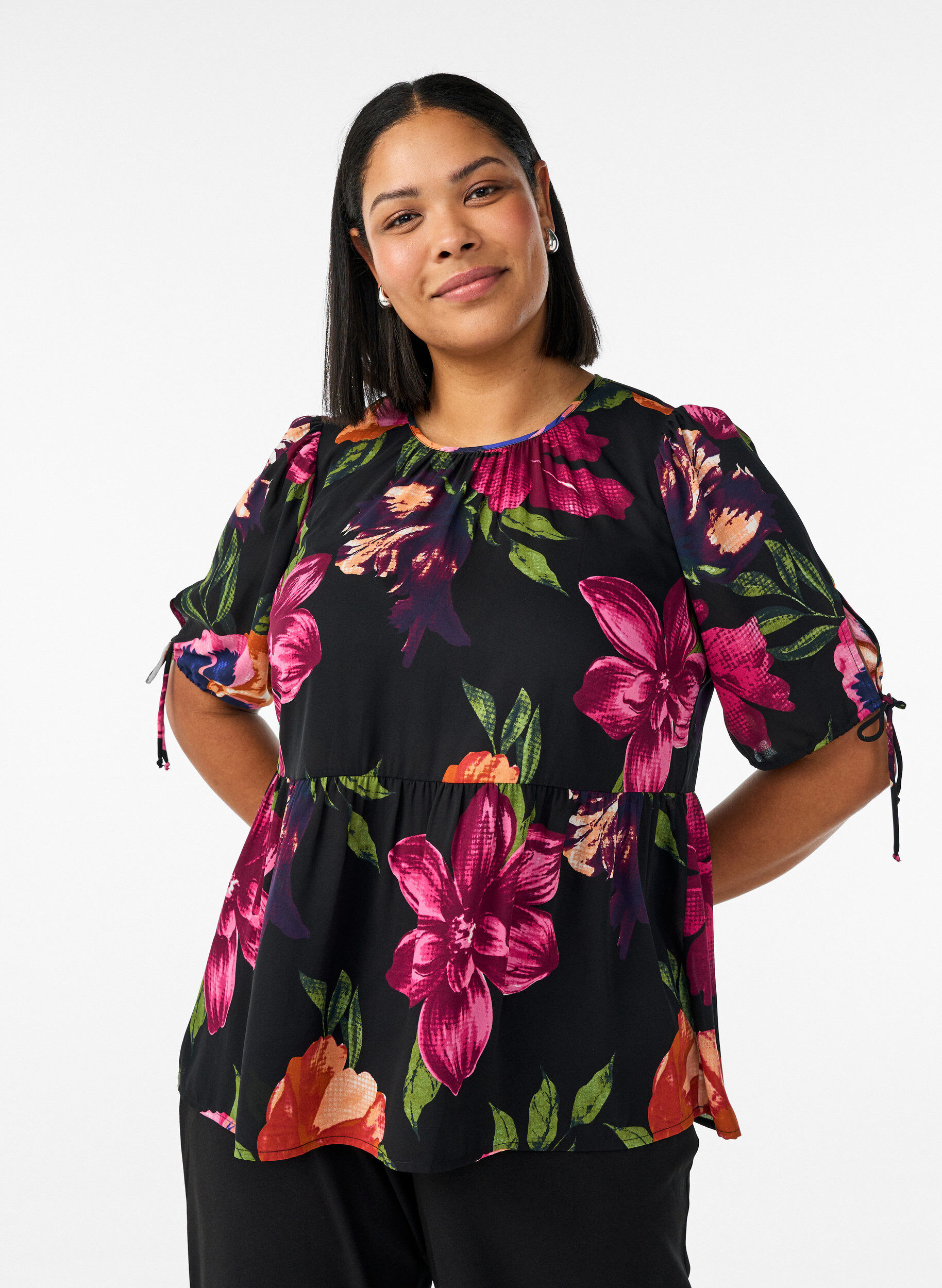Bluse med blomstertrykk og peplum, Svart, Model