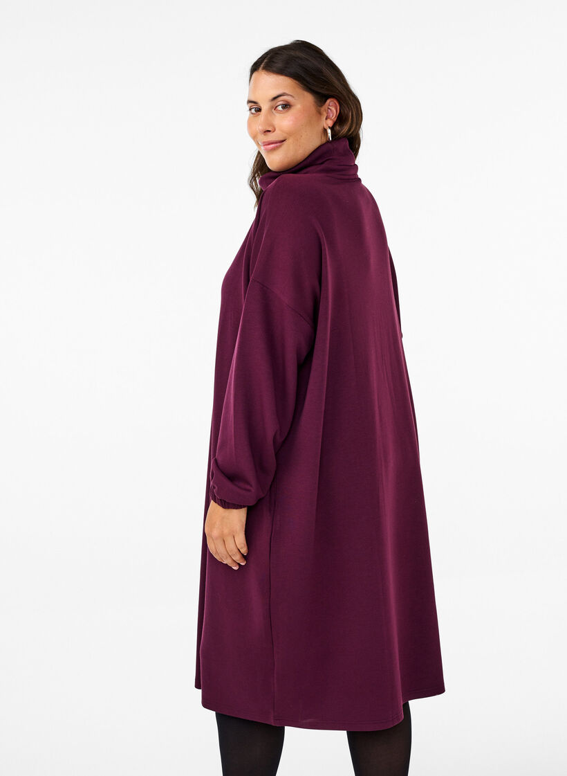 Turtleneck kjole i A-linjefasong, Rød, Model image number 2