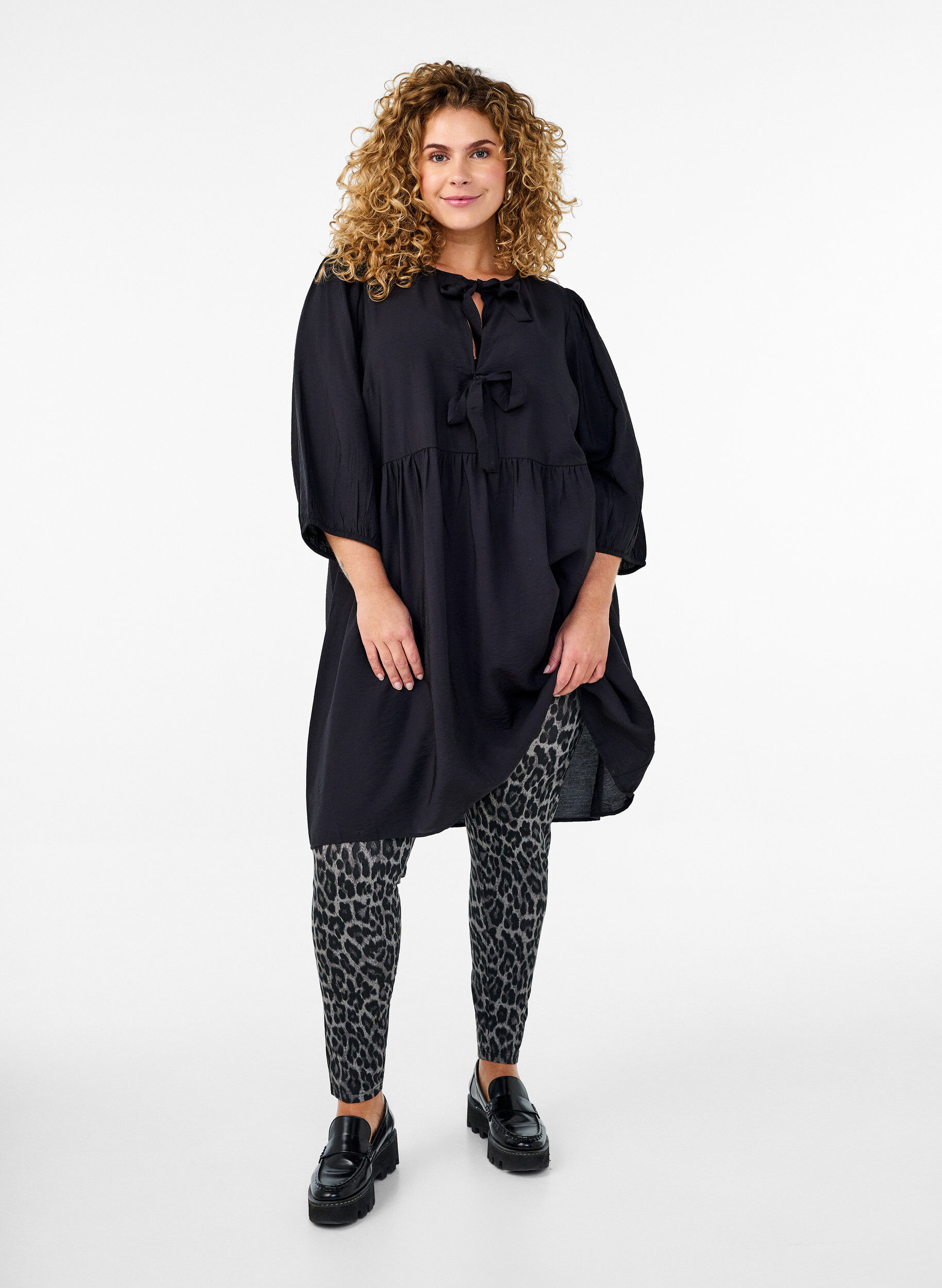 Zizzi Viskose leggings med leopardm&oslash;nster, Gr&aring;, Model image number 1