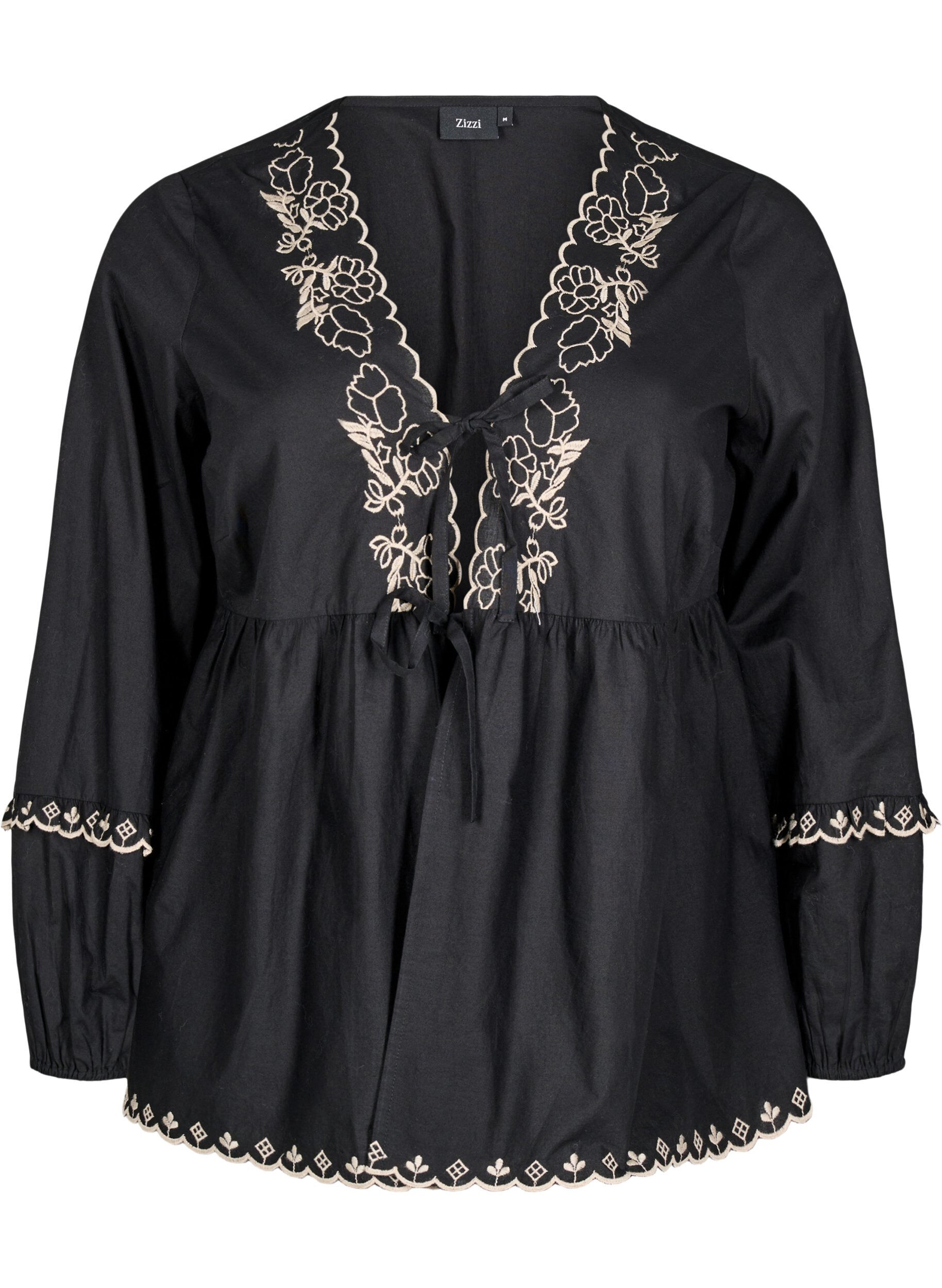 Bluse med &aring;pen front og broderte detaljer