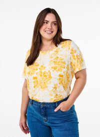 T-skjorte med blomstertrykk, Gul T-skjorte med blomstertrykk, Gul, Model
