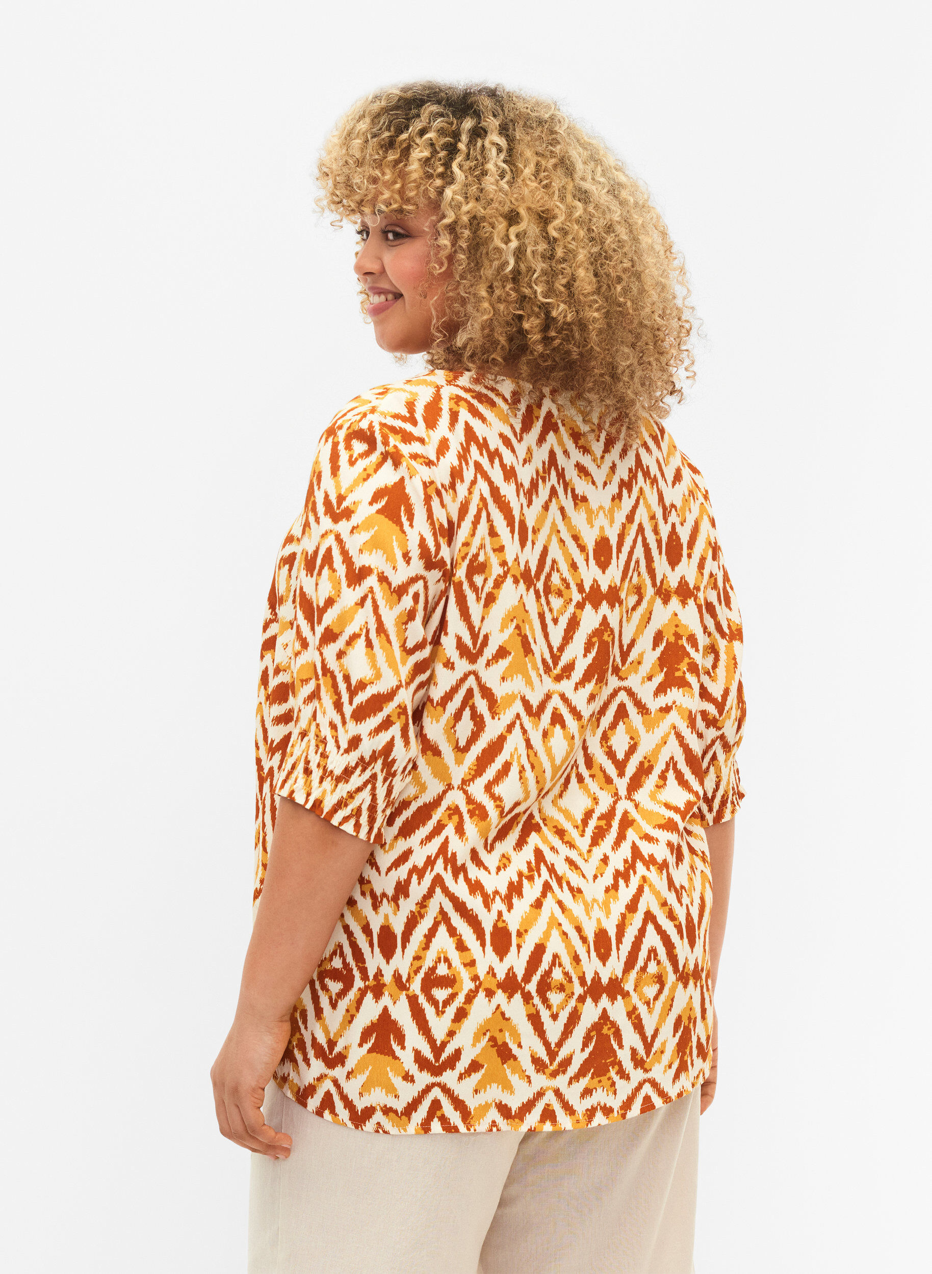 ZizziBluse i viskoe med knapper, Amber Green Tribe, Model image number 1