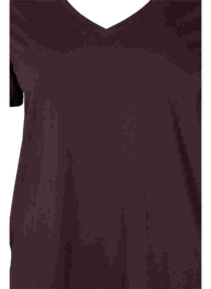 T-skjorte i organisk bomull med V-hals, Plum Perfect, Packshot image number 2