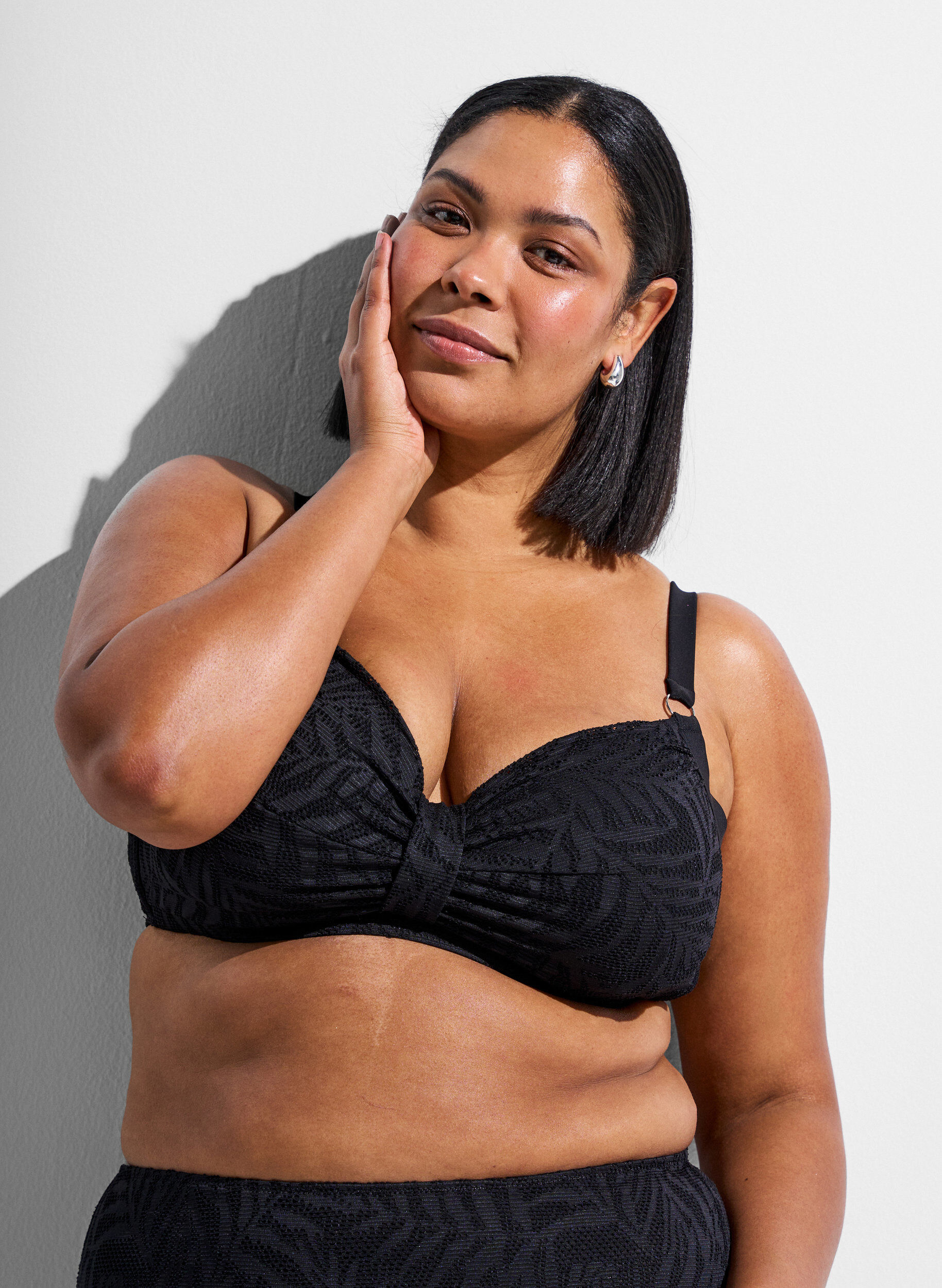 ZizziBikinioverdel med strukturert netting og avtagbare innlegg, Svart, Model image number 3