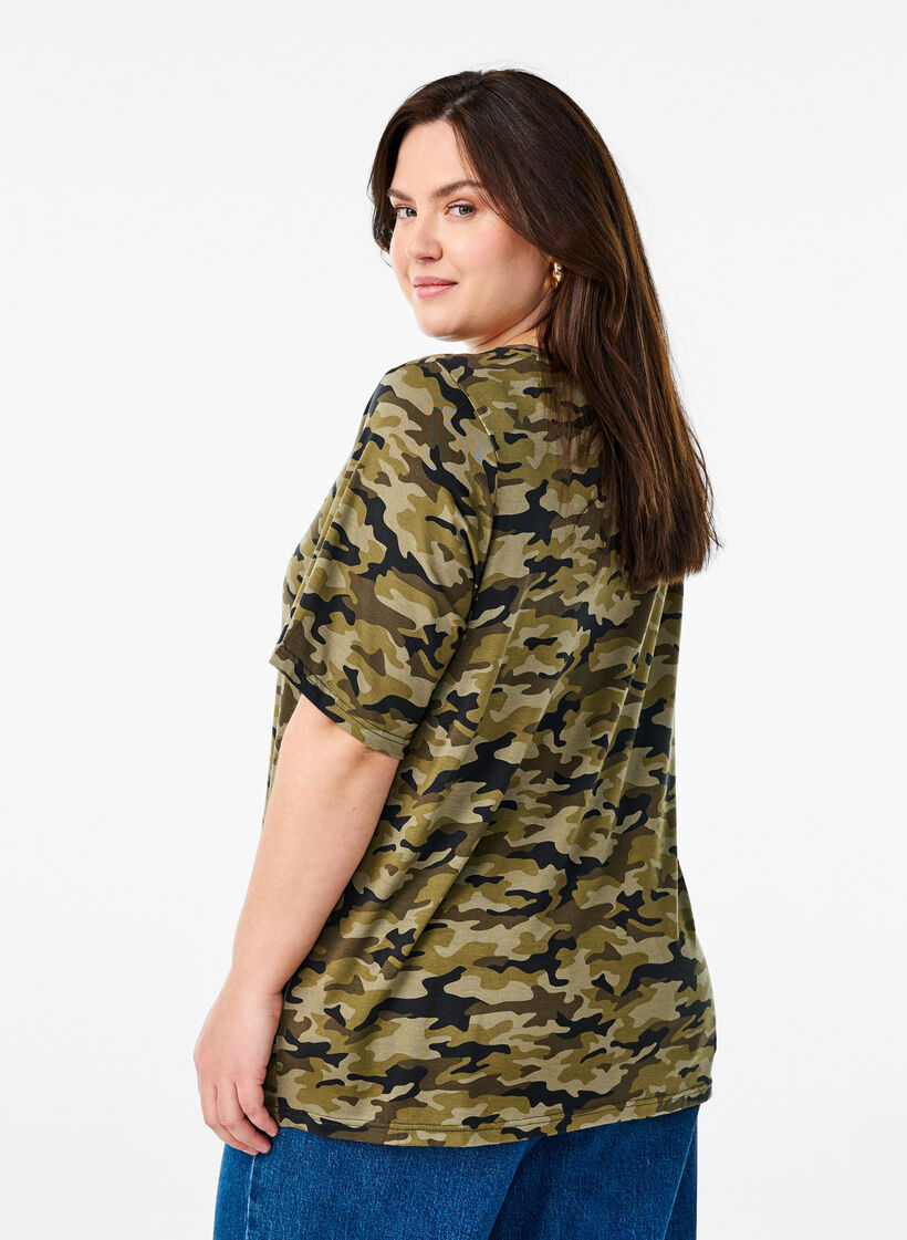 T-skjorte med TENCEL&trade; Lyocell og kamuflasjetrykk, Gr&oslash;nn, Model image number 2