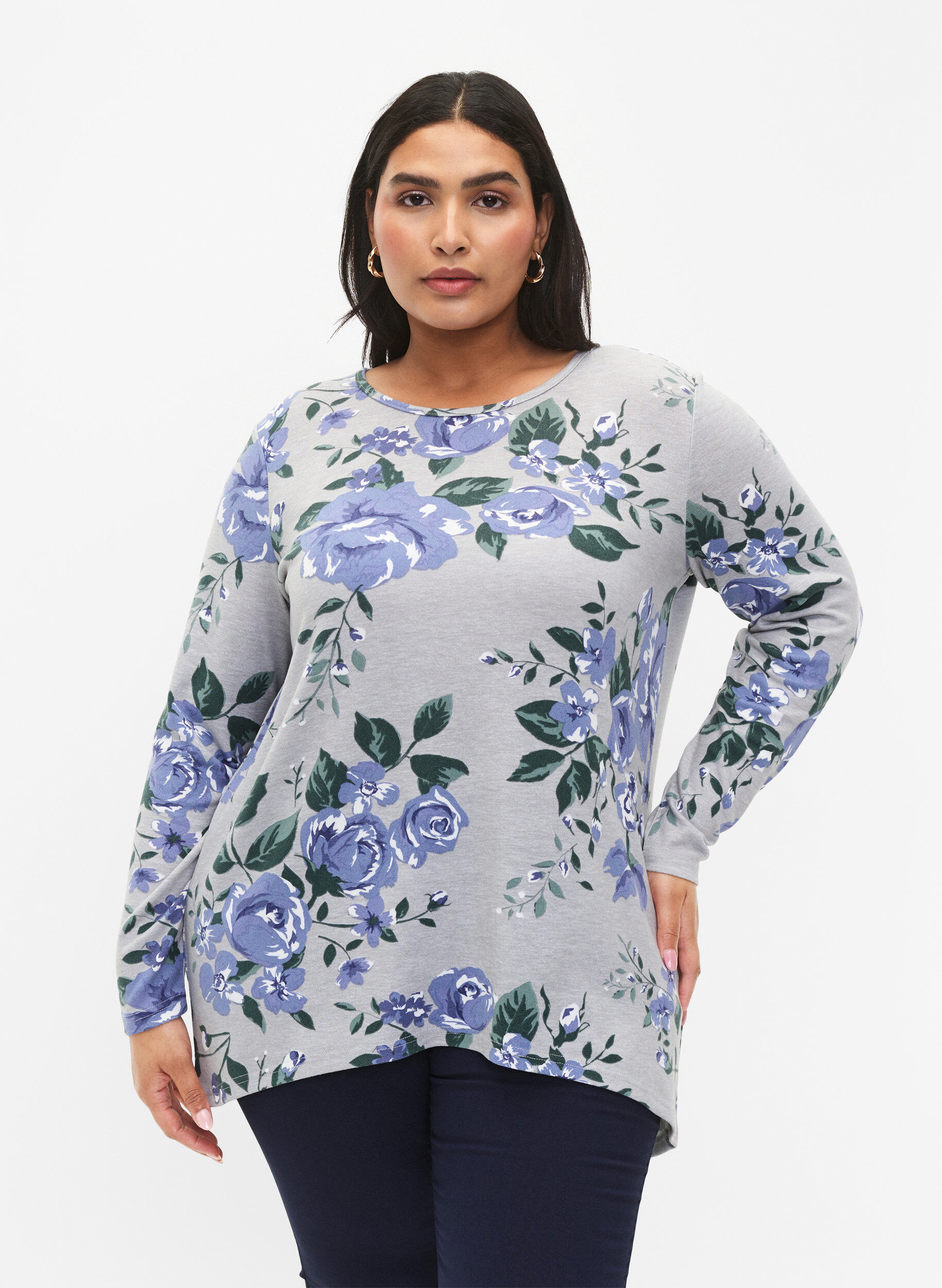 Zizzi Blomstret bluse med lange ermer, Bl&aring;, Model image number 0
