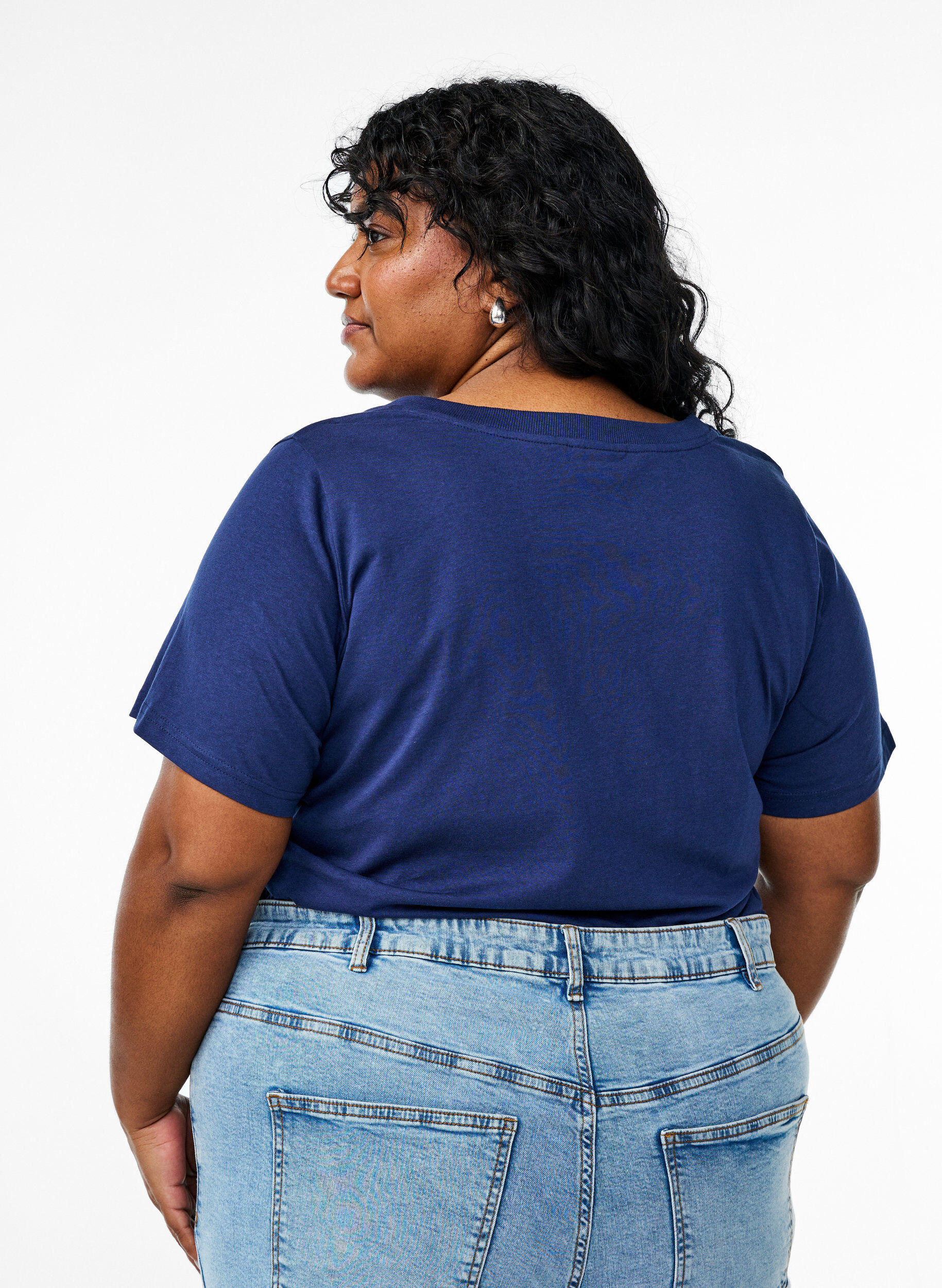 Zizzi Enkel T-skjorte i bomull med V-hals, Bl&aring;, Model image number 2