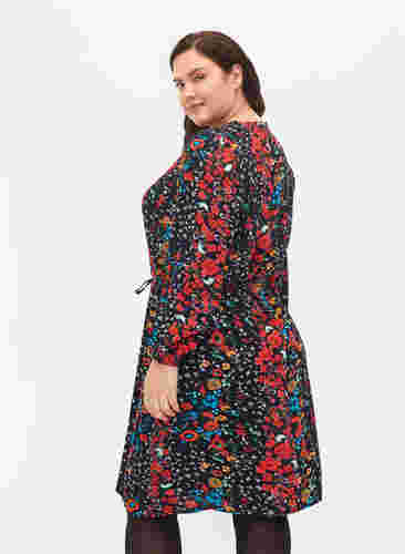 Blomstrete kjole viskosemateriale, Black Flower, Model image number 1