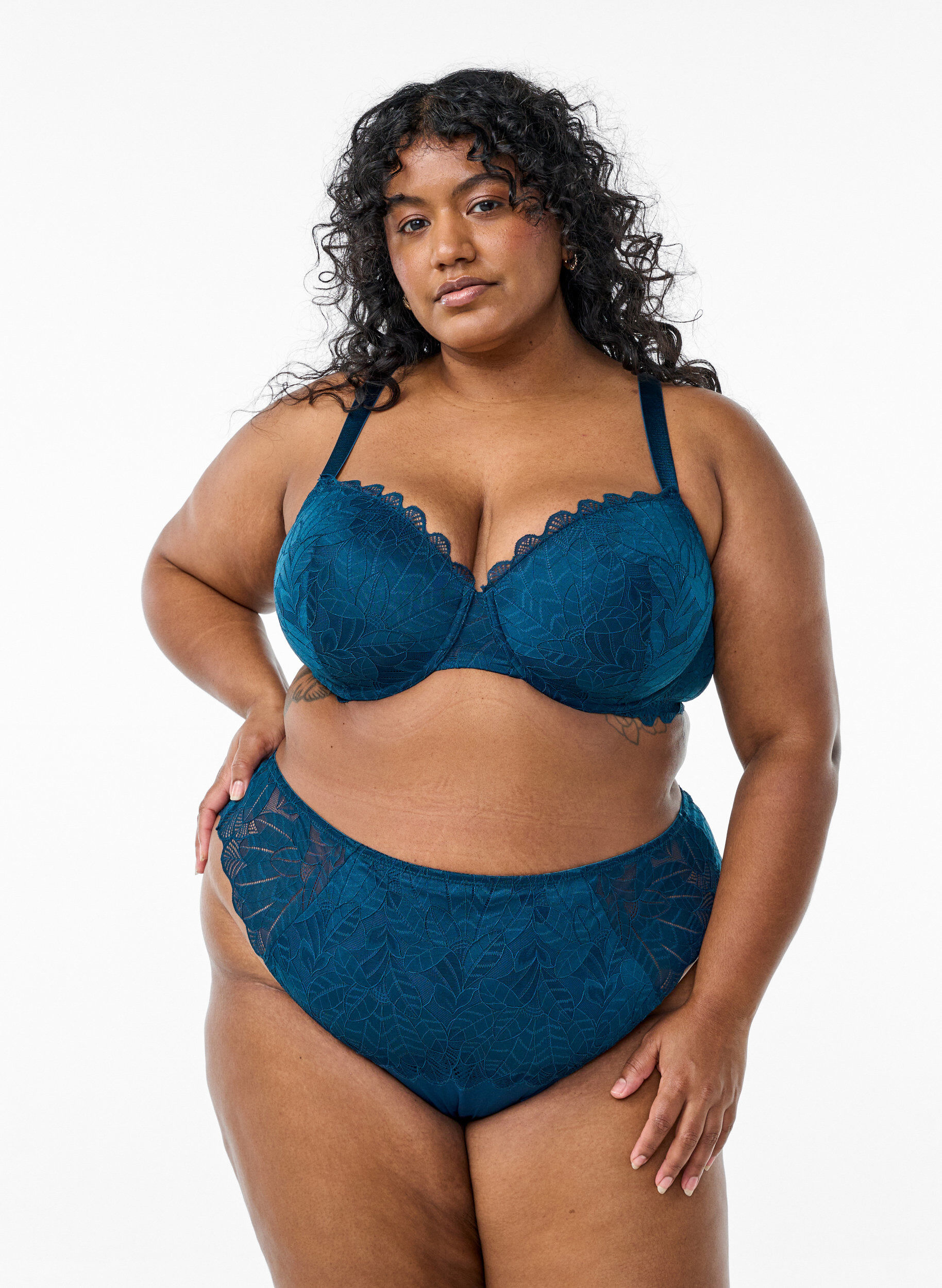 Stringtanga med blonder, Bl&aring;, Model