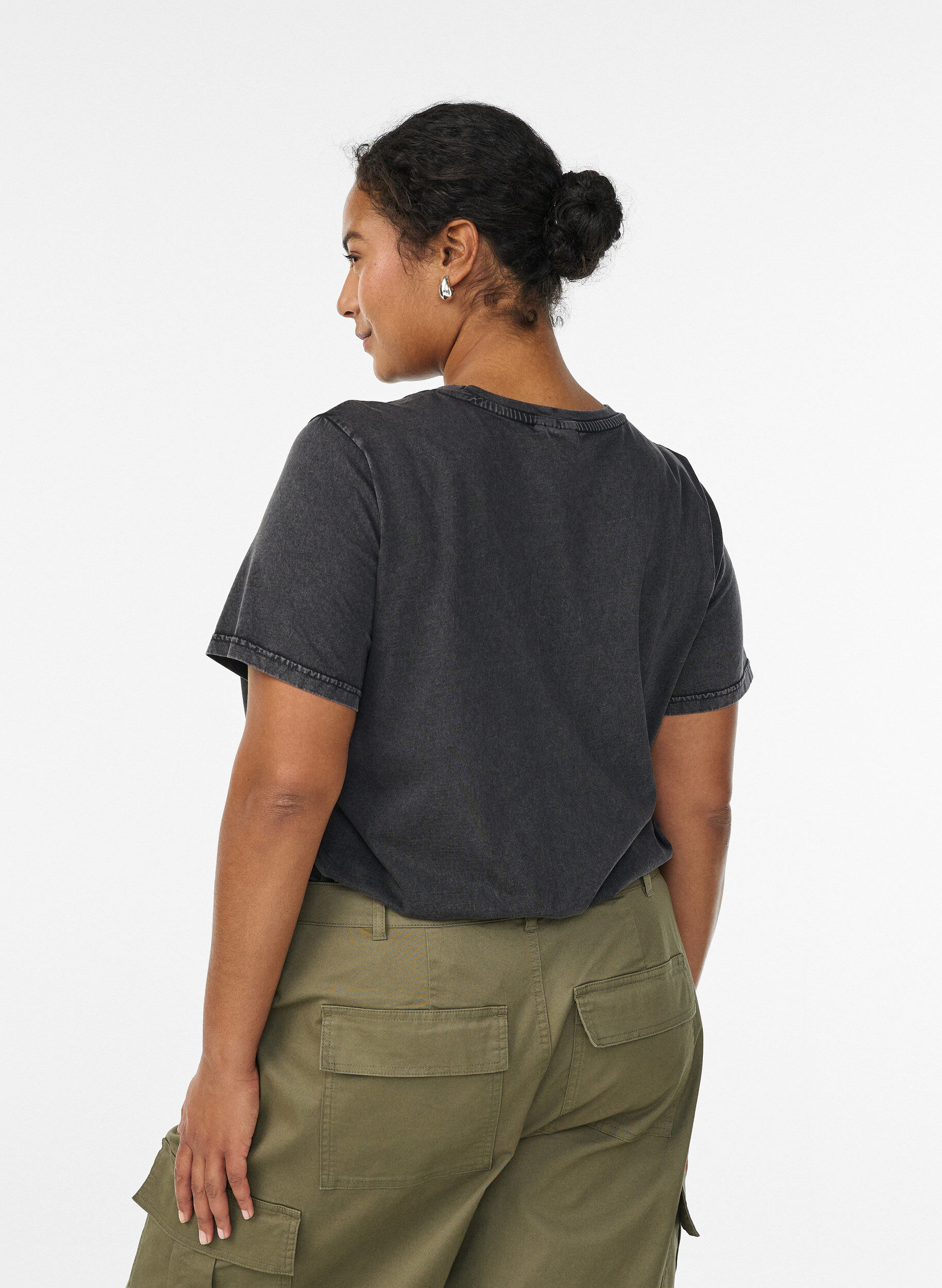 Zizzi &Oslash;kologisk bomulls-T-skjorte med trykk, Gr&aring;, Model image number 1