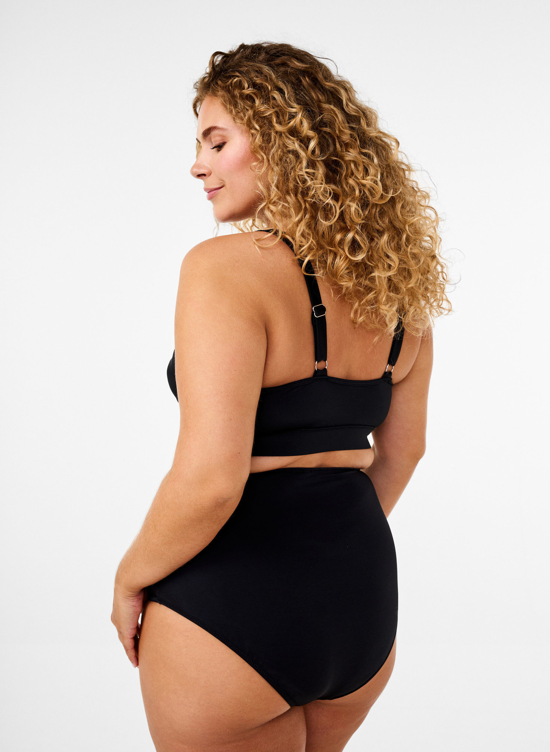 Zizzi Bikinitop med volanger og uttagbare innlegg, Svart, Model image number 2