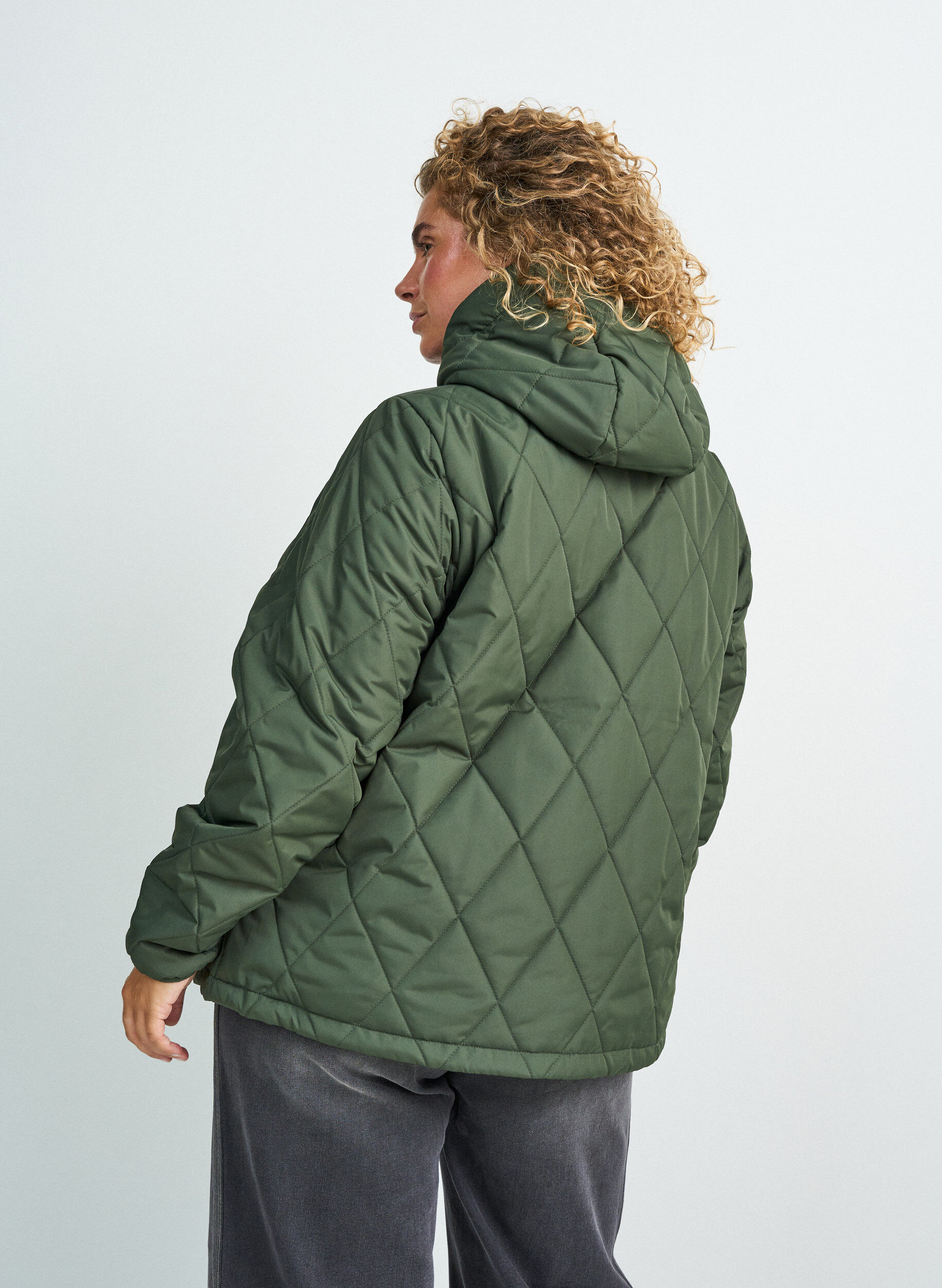 ZizziLett vattert jakke med diamantquilt, Gr&oslash;nn, Model image number 2