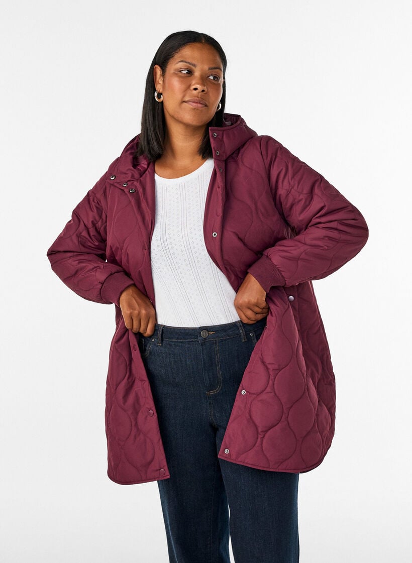 Mellomlang quiltet jakke med hette, 0655, Model image number 0