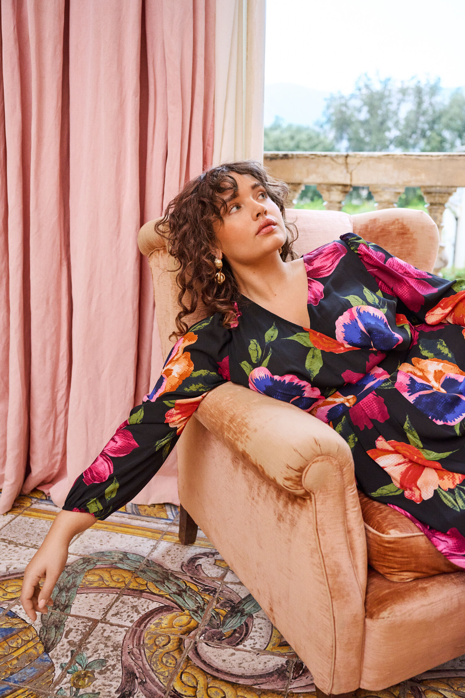 Zizzi Maxikjole med omslagsutringning, , Model