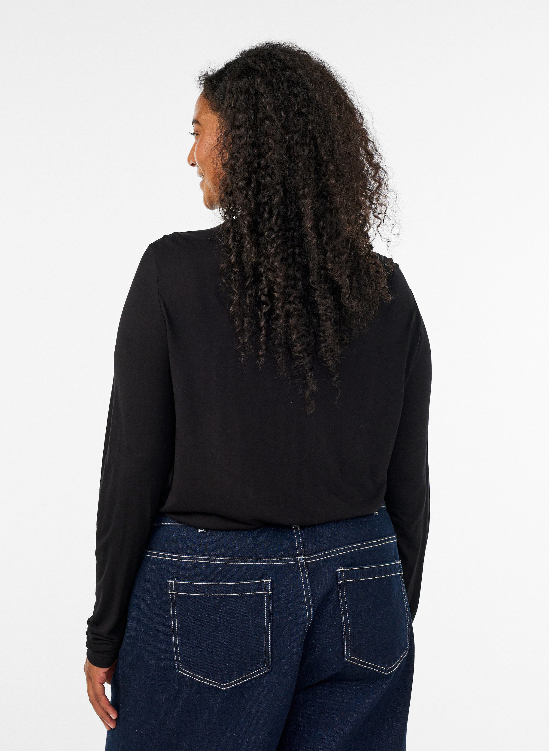 ZizziBluse med h&oslash;y hals i viskosestoff, Svart, Model image number 2