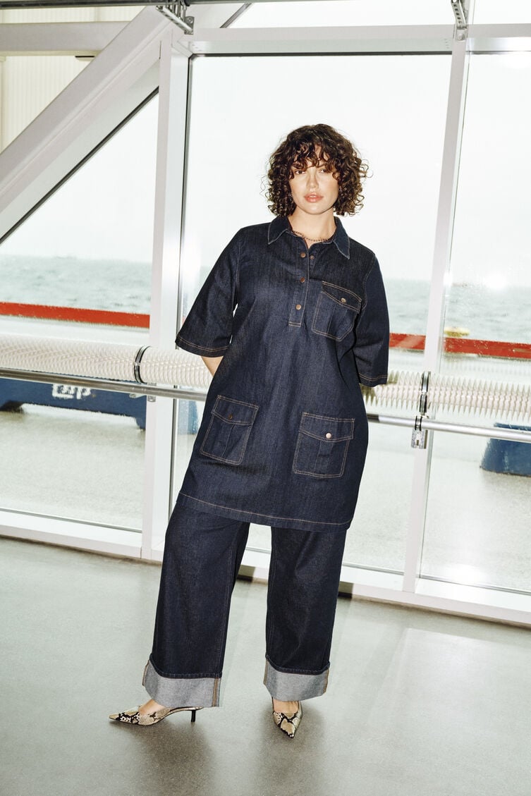 Denim-look med detaljer, , Model