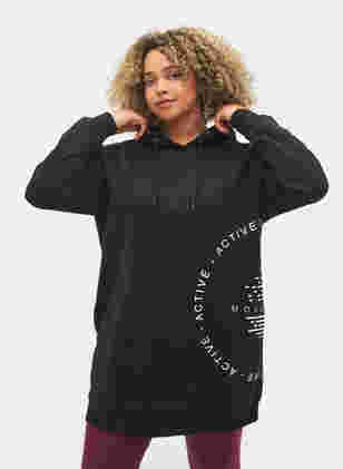 Lang hettegenser med tekst foran, Black w. Logo Print, Model