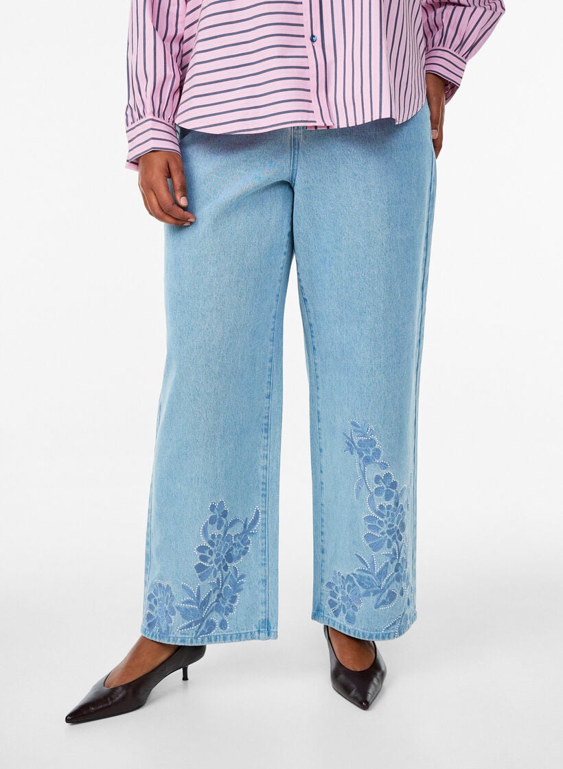 Myra jeans med Wide fit og blomsterdetaljer, Bl&aring;, Model image number 2