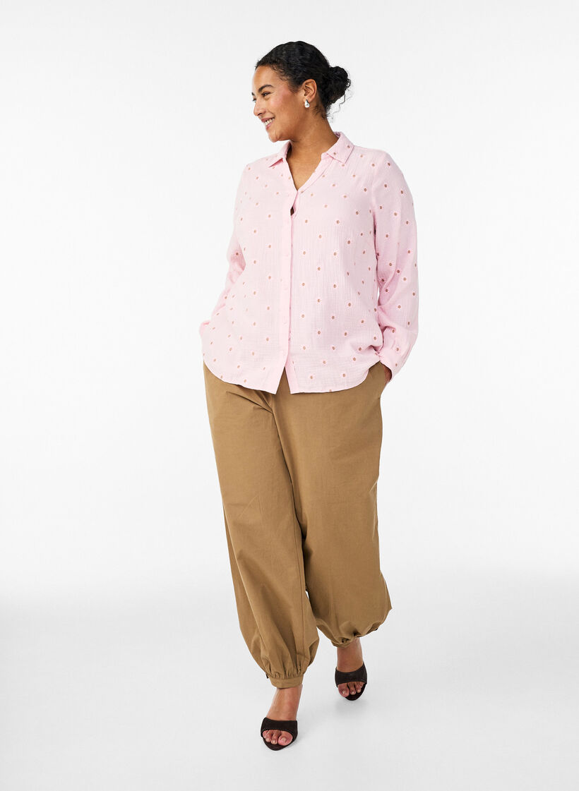 Langermet bluse i bomullsmusselin med broderte motiver, Rosa, Model image number 1