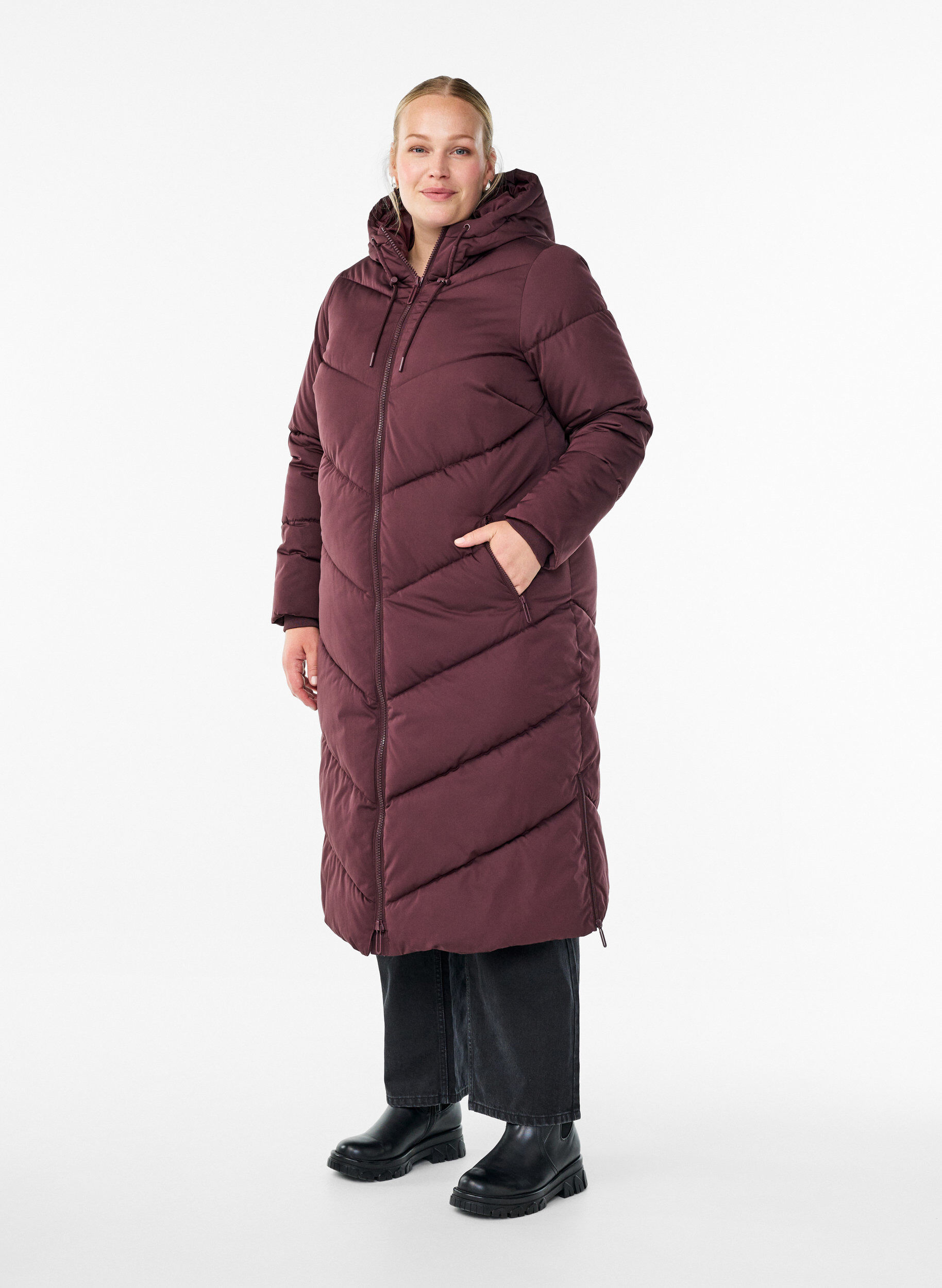Lang pufferjakke med hette og lommer, M&oslash;rk Bordeaux, Model