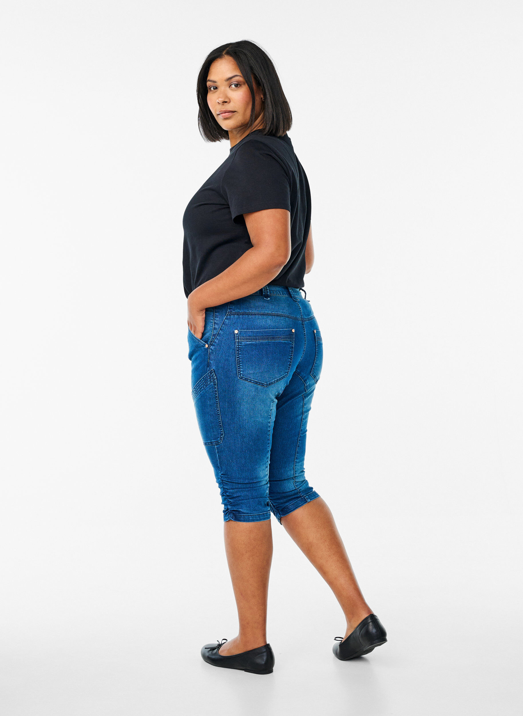 ZizziSlim-fit capri-jeans med lommer, Bl&aring;, Model image number 1