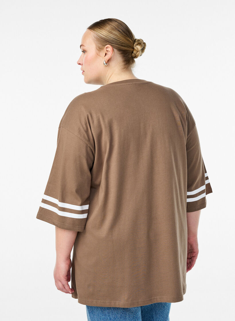 Oversized college T-skjorte med 3/4 ermer, Brun, Model image number 2
