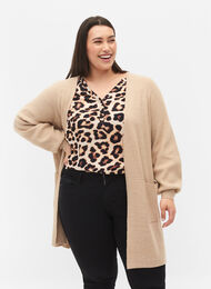 Lang strikket cardigan med ballongermer, Nomad Mel., Model
