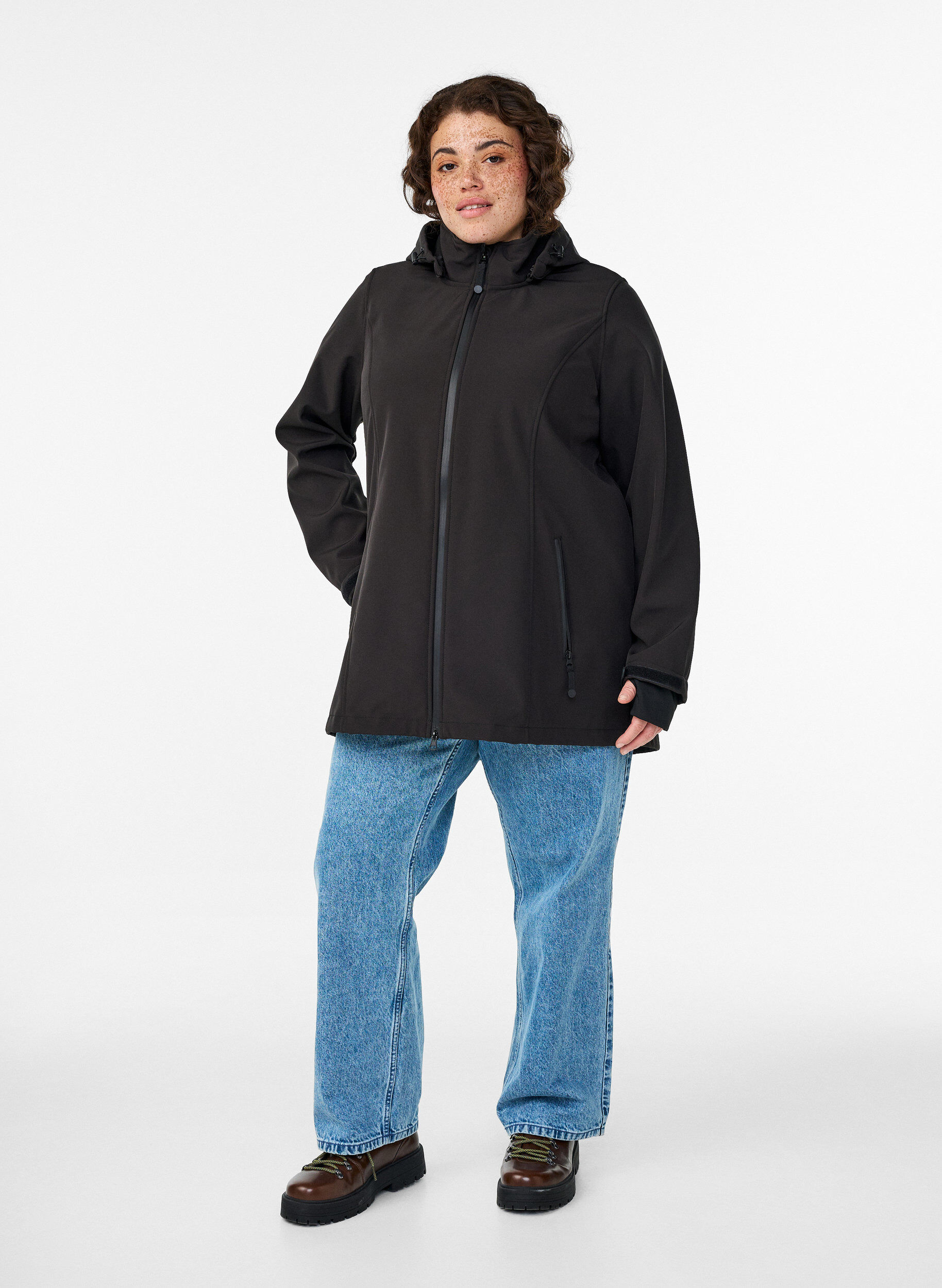 ZizziKort softshelljakke med avtagbar hette, Svart, Model image number 1