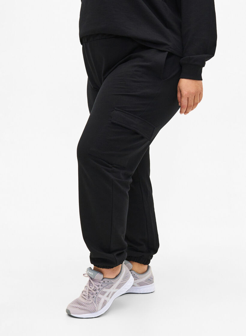 Joggebukse med cargo-lommer, Black, Model image number 0