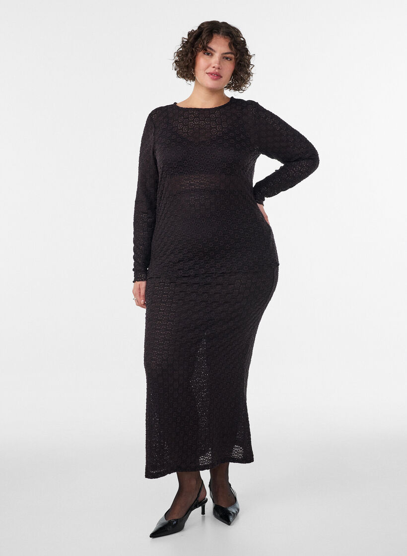 Bluse med hullm&oslash;nster og lange ermer, Svart, Model image number 1