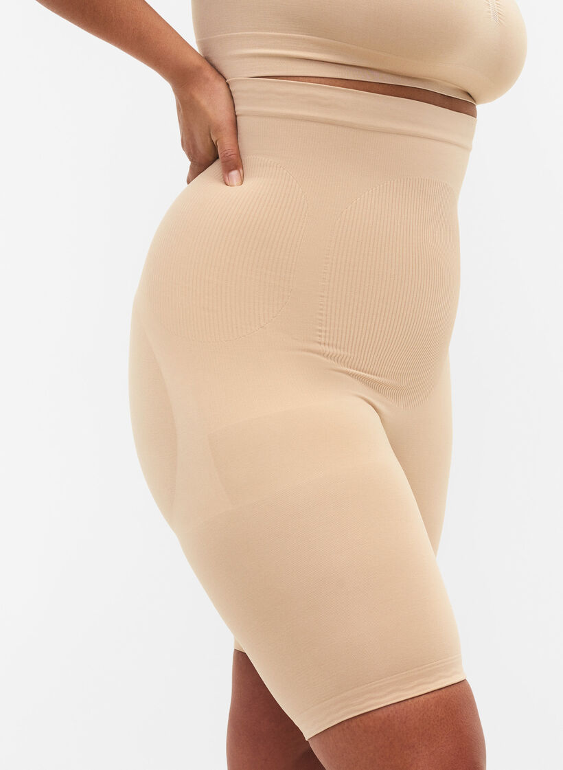 Shapewear shorts med h&oslash;yt liv, Beige, Model